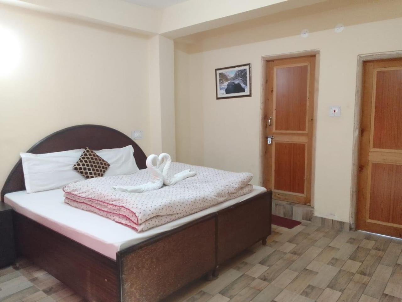 Hotel Alpine View Sarahan Екстер'єр фото