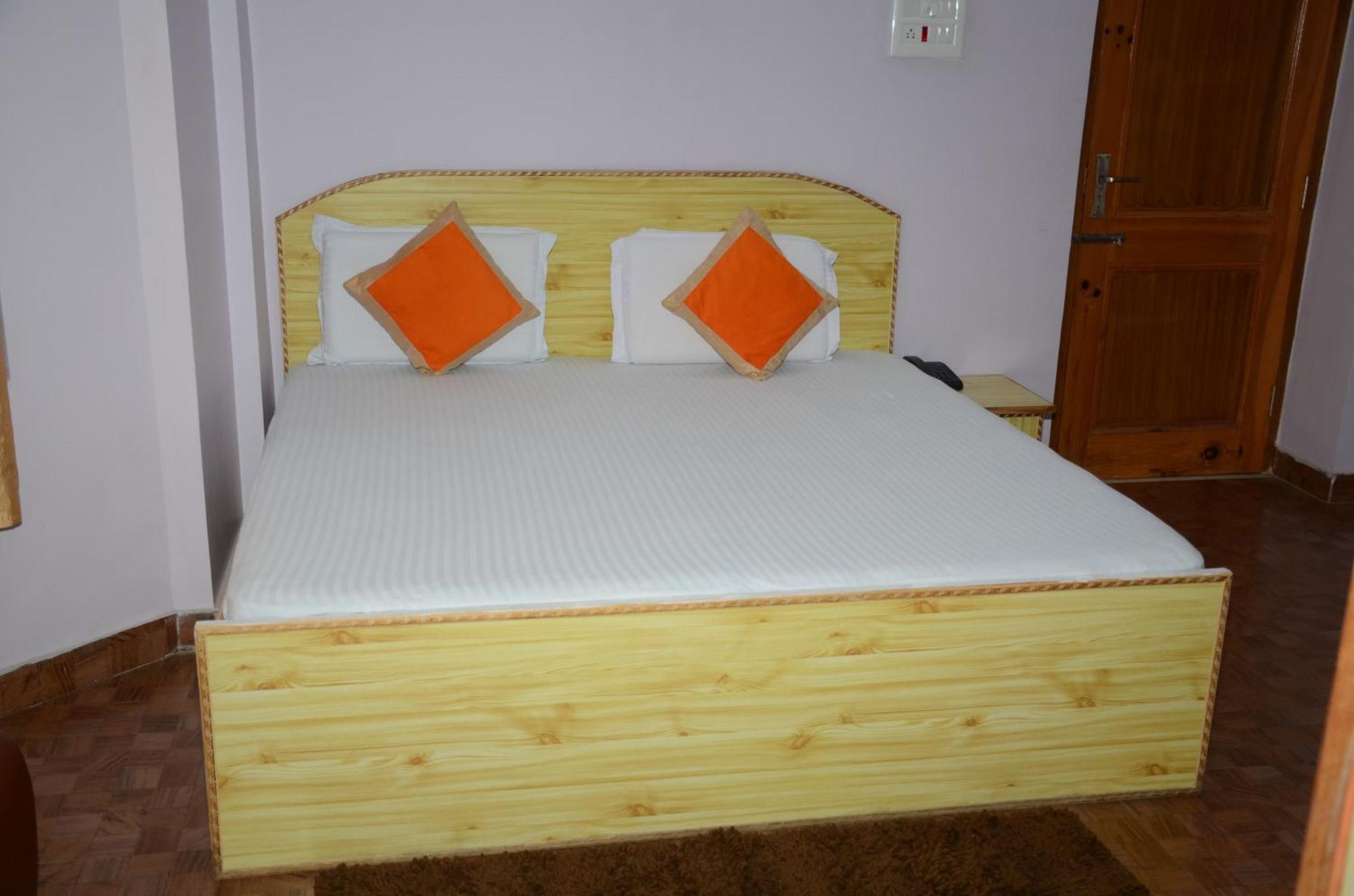 Hotel Alpine View Sarahan Екстер'єр фото
