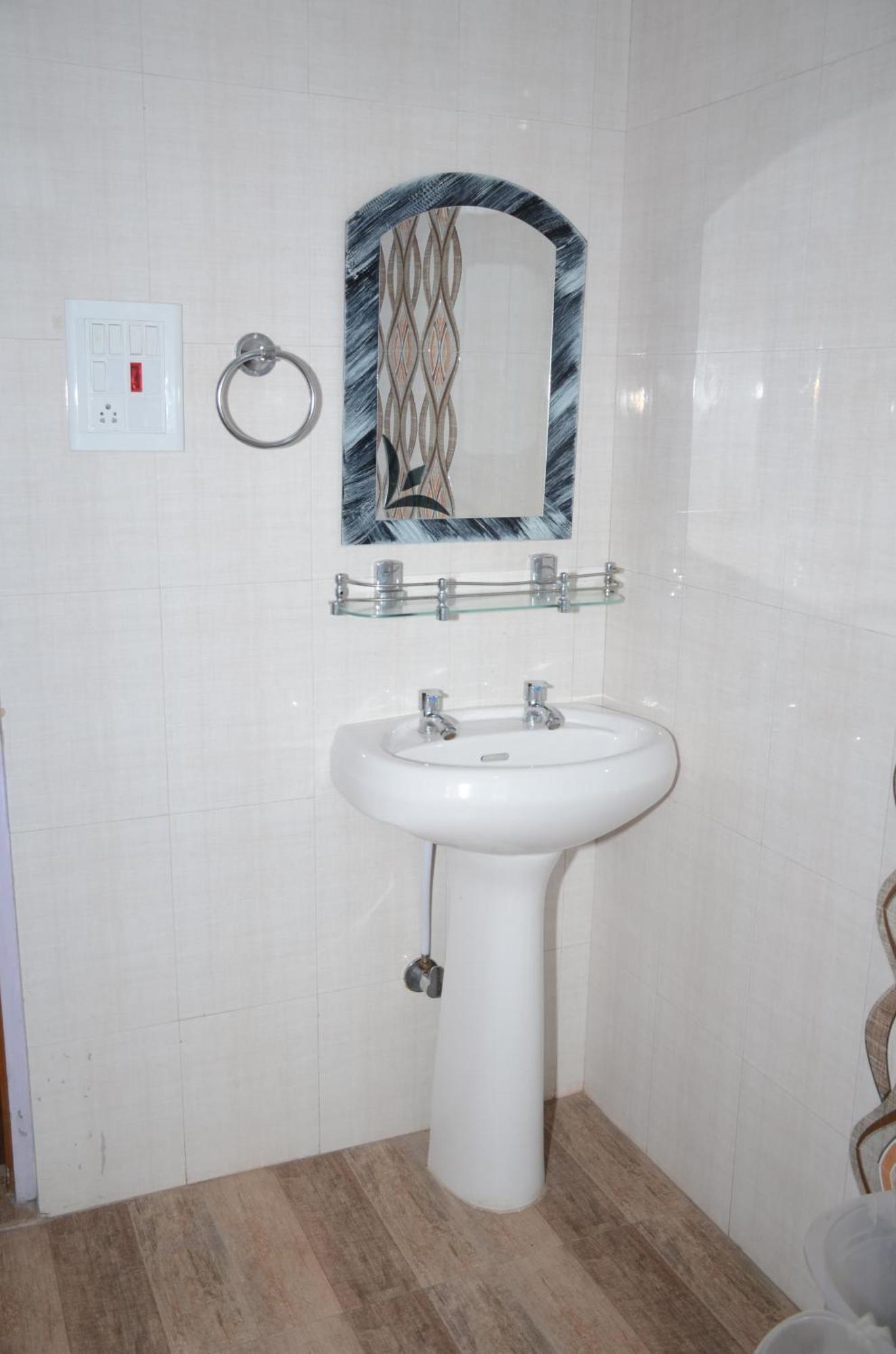 Hotel Alpine View Sarahan Екстер'єр фото