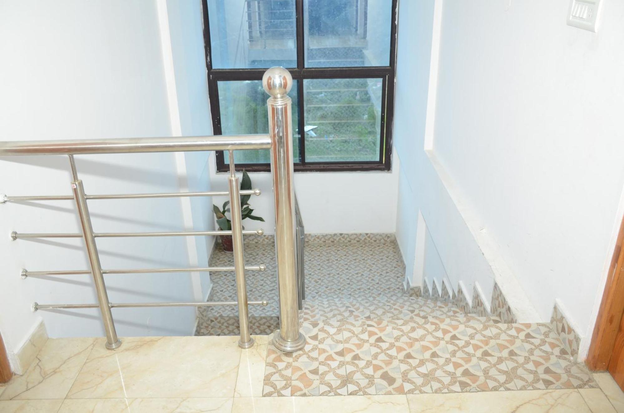 Hotel Alpine View Sarahan Екстер'єр фото